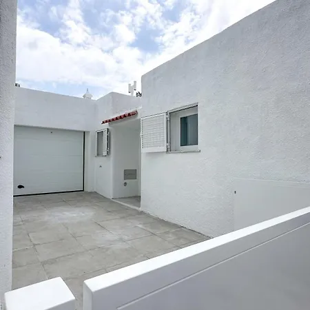 Sea Breeze Beach House *